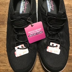 Skechers Women’s Active Avenue Black Sneakers Sz11